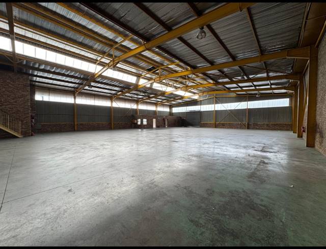 1,300M² WAREHOUSE FOR SALE IN ROBERTVILLE